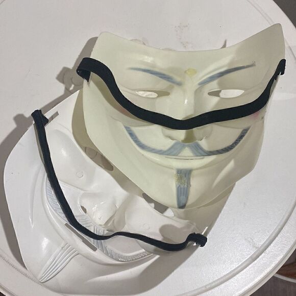 Cosplay Vendetta Masks. Set of 2. Vintage. Sturdy plastic. - Picture 5 of 5